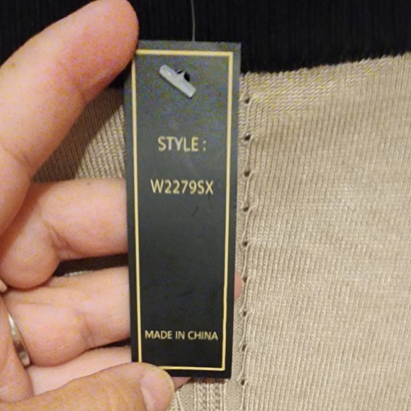 Lety & Me Cold Shoulder Sweater 3X - Picture 4 of 6